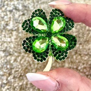 ☘️ Gorgeous Rhinestone Shamrock Brooch ☘️